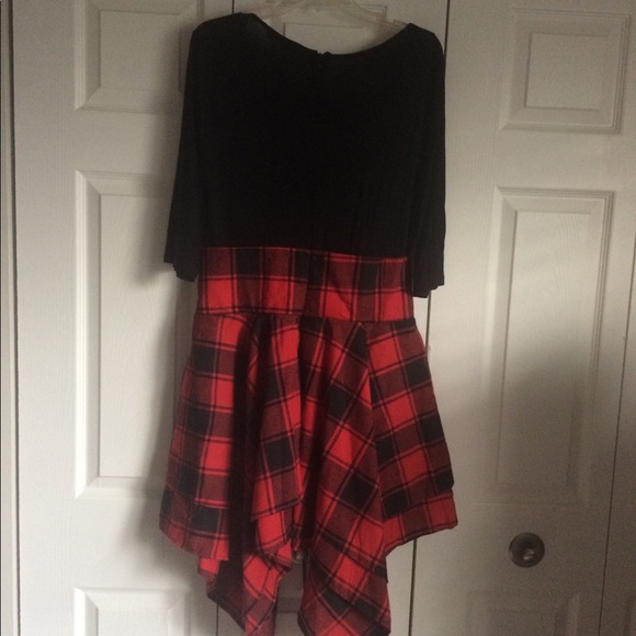 SUPER CUTE HANDKERCHIEF HEM DRESS - Picture 4 of 5